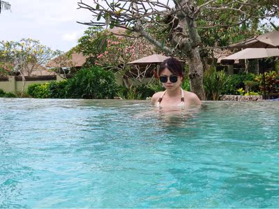 好看，性感，在海边很出彩