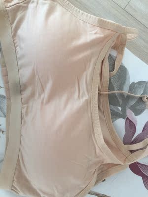 这件背心式内衣上身效果很不错,很舒服也不会很紧绷睡觉都不用脱啦赞,面料摸着很轻薄适合夏天穿着,很好的卖家服务态度很耐心,开心的购物值得购买👍👏🌹 这件背心式内衣上身效果很不错,很舒服也不会很紧绷睡觉都不用脱啦赞,面料摸着很轻薄适合夏天穿着,很好的卖家服务态度很耐心,开心的购物值得购买👍👏🌹