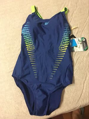 618活动预购的,泳衣材质很好,不易兜水,速干,泳衣线条设计简洁,能有效凸显曲线。试穿很贴身,跟其他泳衣相比,稍感压胸,下水后兴许会舒服些! 618活动预购的,泳衣材质很好,不易兜水,速干,泳衣线条设计简洁,能有效凸显曲线。试穿很贴身,跟其他泳衣相比,稍感压胸,下水后兴许会舒服些!