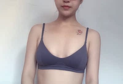 这是第二次在这里买啦，质量还是那么好，料子穿上也很舒服的，而且内衣风格炒鸡少女很好看