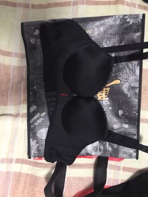 质量挺好，挺厚实的，这个季节穿着不是太热，很舒服。真的是出门穿衣服都有自信了哈哈，下次还会回购哒