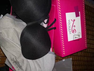 很舒适，大胸显小，包装精美！