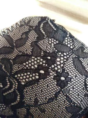 宝贝收到，惊喜收到。珀依兰无钢圈文胸穿起来特别舒服，柔软细腻，没有束缚感。外形设计也很有范儿，高贵、华丽、大气~特别喜欢这款，两个颜色全部收入。洗后不褪色不变形，棒棒哒！好品质注重细节，好品质值得信赖!以后选内衣，就选珀依兰了！&lsquo;