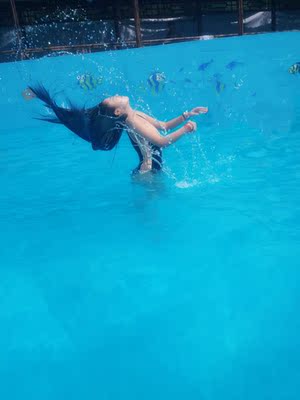 东西还不错  可能是个子比较高  不注意会稍微有点漏