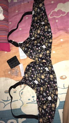 很喜欢，是我要的款式，这款花款很漂亮，聚拢型很好，穿着舒服，卖家很贴心还送了透明肩带，好有爱