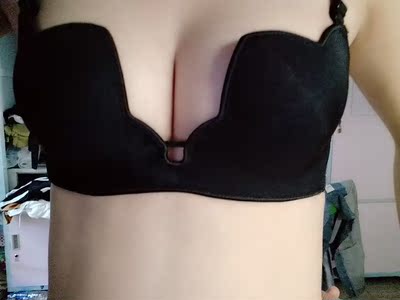 质量很好 最重要的是超级聚拢 穿起来很棒棒 已推荐给舍友 很喜欢的啦。