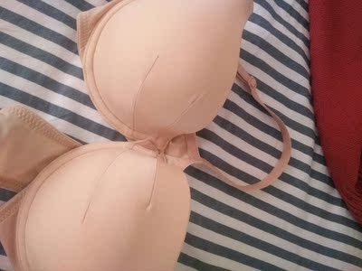 不值这个价，才穿了一次就严重变形，胸口那块往外翻怎么也压不平