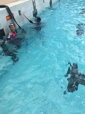 质量非常好，看着很紧，以为小了，我拿来在我的大粗腿上试下，很容易穿上了，所以看着紧，其实很好穿，很舒服 质量非常好，看着很紧，以为小了，我拿来在我的大粗腿上试下，很容易穿上了，所以看着紧，其实很好穿，很舒服