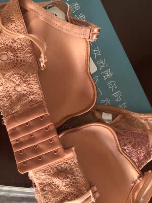 内衣款式好看，质量很满意 舒服