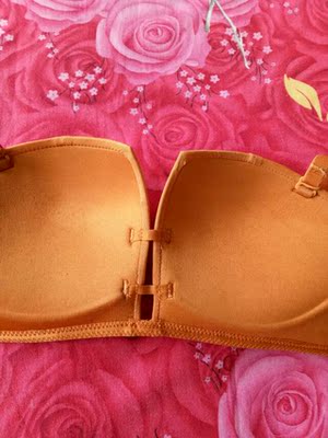 很不错的内衣， 没有色差，价格不贵， 买的套装多送了一条内裤， 很喜欢。