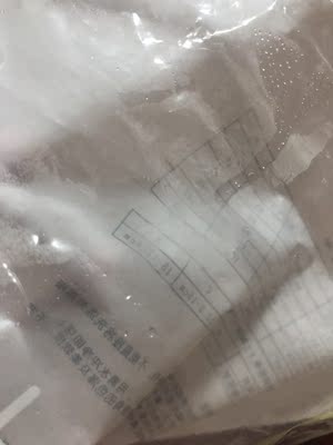 第一次寄过来 内衣是湿的 里面全是水蒸气 跟客服说退回去换 顺便换一下大小退货申请和纸条上都写的明明白白 要换大小 结果寄回来还是没换 然后怪我没有跟客服亲自说换大小 也是醉了 然后再让我寄回去自己承担运费  体验感极差 不知道那么多好评怎么来的 质量就那样