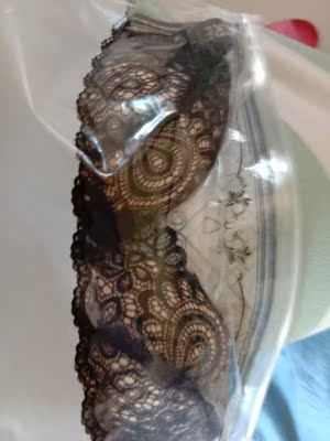 内衣大小合适，质量挺好，希望入水后不掉色。很喜欢，好评