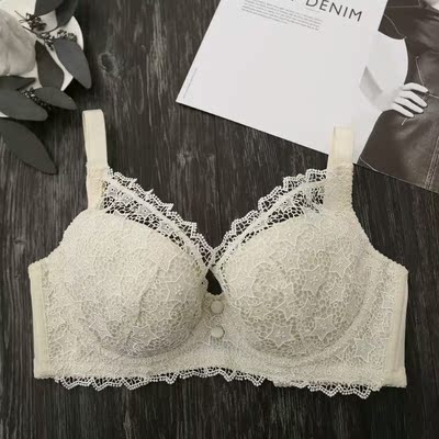 买了两件 白色那件偏小 有些厚 其实特别喜欢白色那件的款式 但是穿着特别不舒服就退了  这件舒适感还好 质量很好 蕾丝很漂亮 只不过钢圈是硬的那种 希望能出软钢圈的比较好 显胸小 但是不聚拢  很喜欢这家 质量好颜值高 大胸的内衣也能美美的 只是不包邮 退货的时候自己掏的邮费 心疼   和图片一模一样 很是漂亮