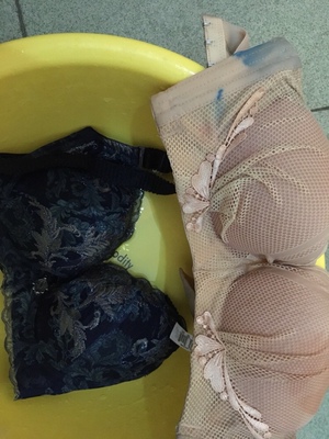 虽然是搞活动买的，但是也不能这样掉色，刚洗完还没穿就这样了，以前内裤起球就算了，这次太失望了😞