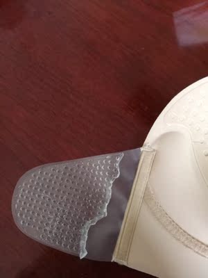 质量太次了 刚穿了一次 侧面的胶全掉了