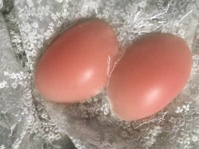 很好用，粘性很好，刚打开以为是涂了什么胶呢，感觉会粘到皮肤上，但是没有。试穿了一下，聚拢效果也不错，就是感觉没有肩带好不习惯。持久性暂时未知，还没有长时间穿过。透气性还可以，只穿了一小会儿还是没什么感觉呢。