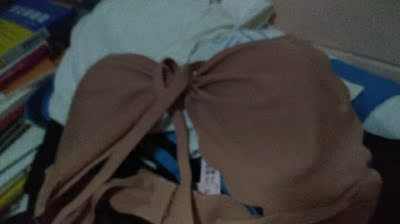 很好看，很合适。是背后交叉的样式。上薄下厚。