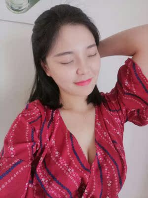 挺不错的一套,小胸也能hold住,很聚拢!民族风款式很好看~红色也很显白,外搭V领太性感。上身也很舒服,很满意 挺不错的一套,小胸也能hold住,很聚拢!民族风款式很好看~红色也很显白,外搭V领太性感。上身也很舒服,很满意