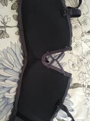 内衣很聚拢 内衬非常光滑舒适！放心购买没问题