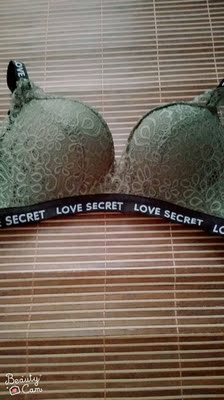 宝贝收到了质量真心好，穿上合身舒服价格不贵主要是自己喜欢这个颜色里外料子很好，带花边好看。