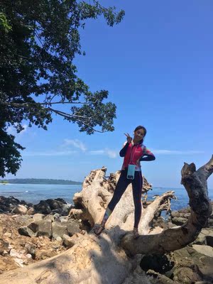 可能是我号买小了，感觉比较压胸。其他还好，也真的是很防晒啦。物流很快，到北京3天就到了。