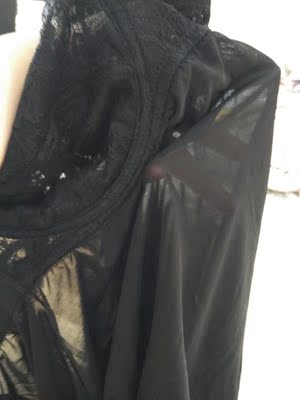 挺薄的，有些透，穿着舒服罩杯挺好的，大小合适，还是第一次在网上买这么薄的内衣，像没穿似的。挺薄的，有些透，穿着舒服罩杯挺好的，大小合适，还是第一次在网上买这么薄的内衣，像没穿似的挺薄的，有些透，穿着舒服罩杯挺好的，大小合适，还是第一次在网上买这么薄的内衣，像没穿似的。