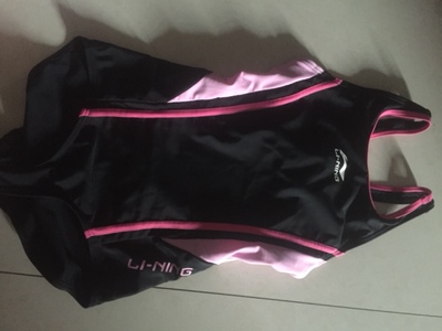 质量不错，宝贝女儿刚好穿得，很漂亮！