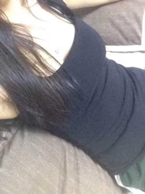 硅胶文胸收到了，看起来很好的样子，包装也挺好的，回家之后试了一下，真的不错哦，佩戴的时候要竖着戴然后扣起来，聚拢效果满意，黏性挺强的，用了穿衣服确实好看多了，穿性感衣服再也不用担心啦。总结：质量不错，尺码刚刚好，粘度也非常好，效果棒！客服有问必答服务态度很好，总体很满意！