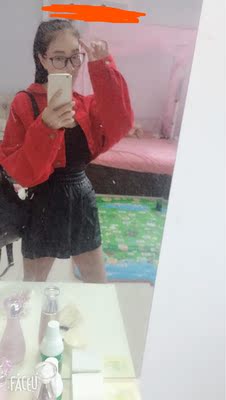 还行,挺好的,我胸比较大,提前咨询客服说可以穿,回来有点小,下围在中间才可以露不出胸来,整体很好 还行,挺好的,我胸比较大,提前咨询客服说可以穿,回来有点小,下围在中间才可以露不出胸来,整体很好