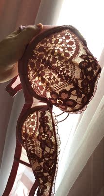 蕾丝不硬,穿身上不会觉得磨皮肤,虽然第一次穿束腰,但是感觉这款还是挺舒服的,就是自己一个人不能收到最紧,我身上穿了一件超薄杯的bra,就这样搭配然后穿个连衣裙我感觉就可以出门了 蕾丝不硬,穿身上不会觉得磨皮肤,虽然第一次穿束腰,但是感觉这款还是挺舒服的,就是自己一个人不能收到最紧,我身上穿了一件超薄杯的bra,就这样搭配然后穿个连衣裙我感觉就可以出门了