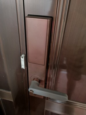 调查心得门锁装鹿客t1 pro和touch指纹锁哪个好呢，两者有什么差别的？