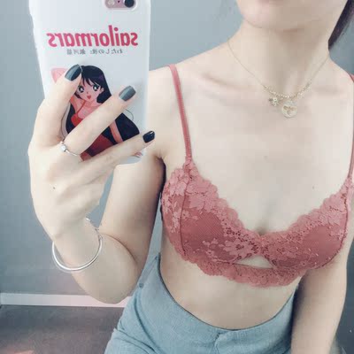 宝贝物流很快，这个布料穿起来很舒服，颜色看起来好温柔，小小的肩带很容易搭配，蕾丝好柔软很舒服呀