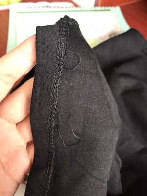 布料不好，线头有点多，胸部容易皱不服帖，C杯都撑不住小胸妹子要慎重考虑。肩膀很短面料弹性也不好显的很紧。就当贪便宜买教训了。