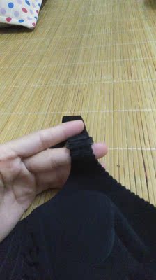 一直忙，忘了评价了，收到客服的信息才想起来，价钱摆在那里，也就那样吧，毕竟一分钱一分货，肩带两边有的刮肉，只穿了一次