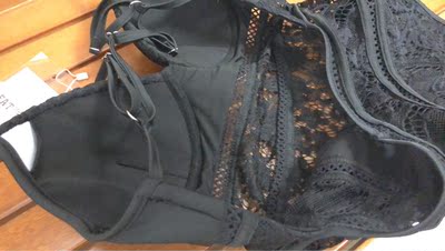 身高170 体重65kg大小合适 就是胸部有点空早知道不买带钢圈的了 面料很精致 值得买