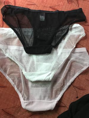 收到宝贝很快，包装得很好都不舍得拆了，质量可以，商家还送了款小红包，以及外包装很贴心，写零钱包再写颜色，没有写内裤，要不去拿快递都不好意思，给商家这个贴心点赞。 内裤质量蛮可以，内贴是棉的，很舒适，也有点小性感哦😊