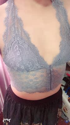 蕾丝比较精美的！好看然后又比较柔软舒适透气的。适合夏天！