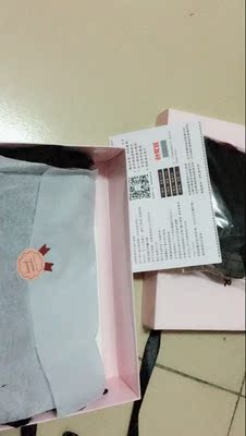 宝贝跟描述一样！蕾丝是比较柔软亲肤的 之前还一直担心会扎肉，出乎意料的好！超性感，而且肩带是可以调的，很好，还聚拢！包装高大上，而且是秘密发货的，谢谢卖家送的礼物！保证了消费者的隐私！祝卖家生意兴隆！