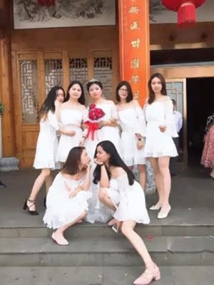 原本以为还要等几天才发货，结果第二天就发货了~而且物流速度很快~宝贝也很正~很好，摸着好舒服，质量很好，很干净，很实用，穿戴起来很方便，也很显身材聚拢效果很好，客服服务态度也很好，最满意的一次购物，一直有买这家店内衣，穿着漂亮又舒适，五星好评哦！想要的亲快快下手吧！