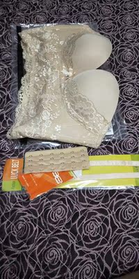 宝贝收到了,卖家发货速度快,物流给力,质量也挺好,码数标准,还送了小礼物贴心。 宝贝收到了,卖家发货速度快,物流给力,质量也挺好,码数标准,还送了小礼物贴心。