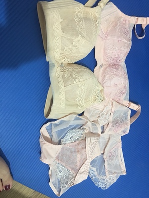 内衣比较满意，大小尺寸都比较合适，和在实体店买的一样，应该是正品，赠送的内裤太小穿不了