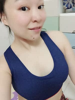 一号买了3件，收到后觉得质量挺不错，赶紧趁着还有活动又凑了5件满减还5折，超级无敌便宜，特别是这个外套又厚实，真的太值了，根本停不下来，给我姐姐把这次的5件全下单了