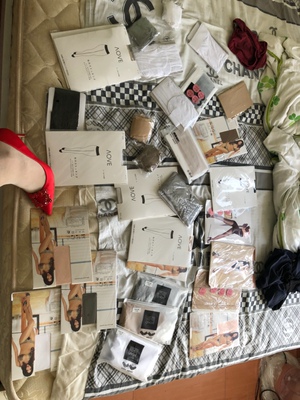 已经是蜜蜂家的忠实粉丝了 一次性在蜜蜂家买了30。几条袜子 服务很好 老公今天回来会不会两眼冒绿光 嘻嘻嘻 已经做好准备了 高跟鞋也都选好了 今晚老公又要折腾我了 已经是蜜蜂家的忠实粉丝了 一次性在蜜蜂家买了30。几条袜子 服务很好 老公今天回来会不会两眼冒绿光 嘻嘻嘻 已经做好准备了 高跟鞋也都选好了 今晚老公又要折腾我了