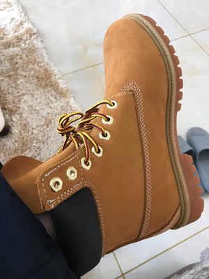 不错不错 第一次买这种鞋 还挺喜欢的 穿着挺舒服的 一会去溜达一圈看看什么感觉