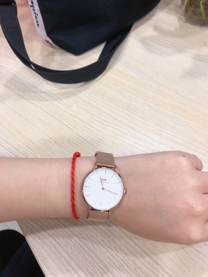 解说dw手表怎么样,是什么档次的?dw手表要怎么样分辨真假?