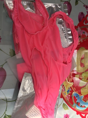 面料很柔软，非常冰凉舒爽，夏季打底性感又美丽无敌了！卖家发货挺快的，赞！给力！