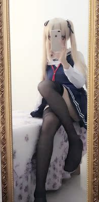 衣服料子挺好的，就是袜子太透了最好另外买，衬衣不好套上去，买小的难套买大的就显得胖