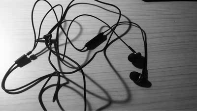 正在使用，音质还不错，戴着确实很舒服，希望煲开了会好一些！