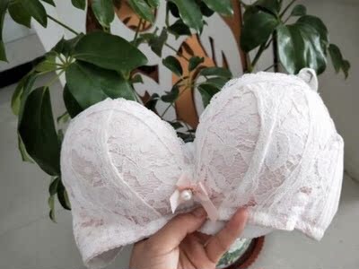 买来送给妹妹的生日礼物，她说很好看很舒服，她跟喜欢，谢谢，包装也很精美