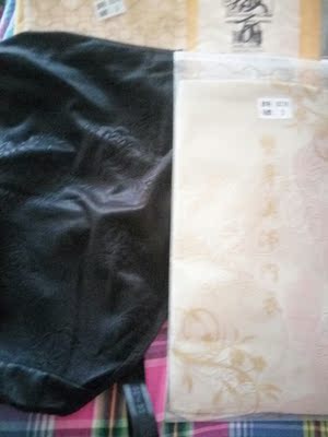 束身衣收到了，急切的打开包装，很快试穿了一下，刚开始有点紧还以为是买小了，再看看图片提示，继续穿，特别有弹性，穿着舒服，很是感谢店家的推荐，说实话，比以前买别家的好多了，这样再也不怕肚子肉肉了。真心感谢店家，快递公司小弟服务态度好，。